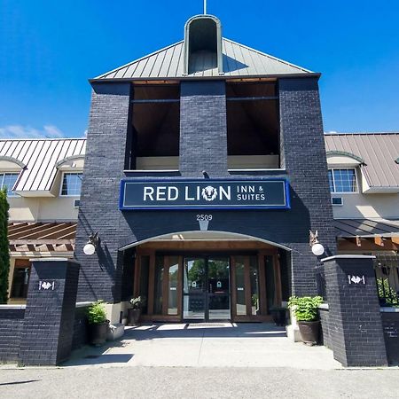 Red Lion Inn & Suites Абботсфорд Экстерьер фото